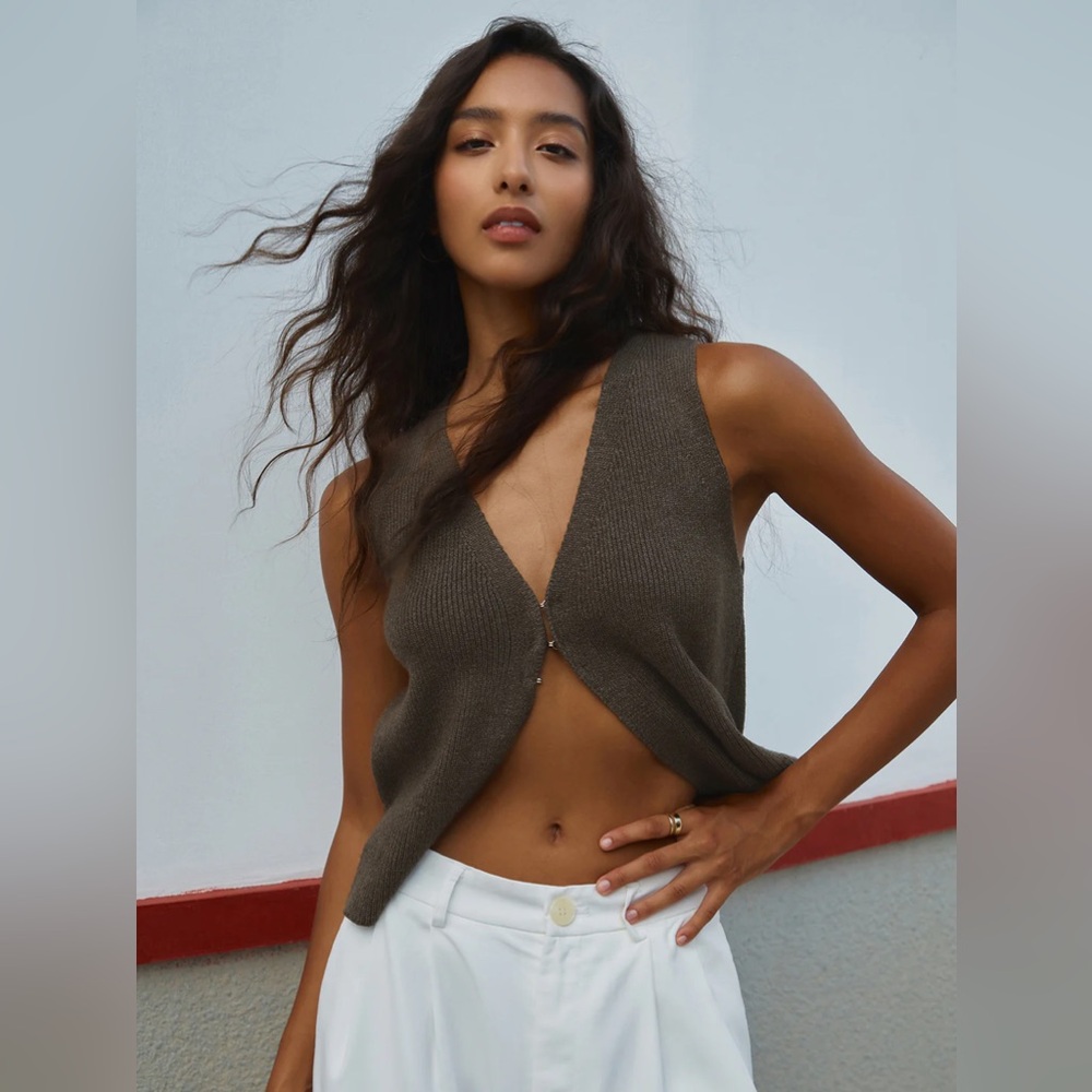 NWT Main Character Rib Sweater Vest